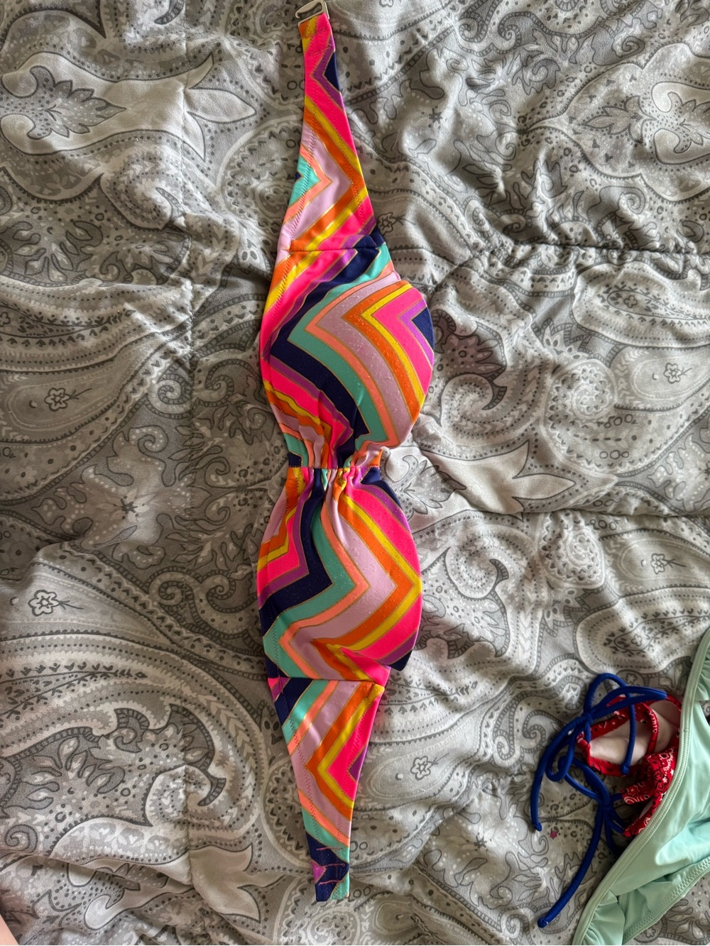 Victoria’s Secret 34C
Strapless 
With Some fuzz as shown in picture